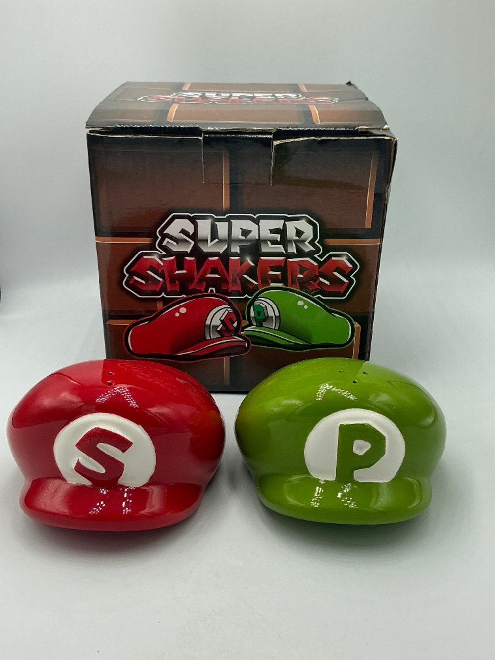Mario & Luigi Super Shakers Salt & Pepper Ceramic Green Red Nintendo